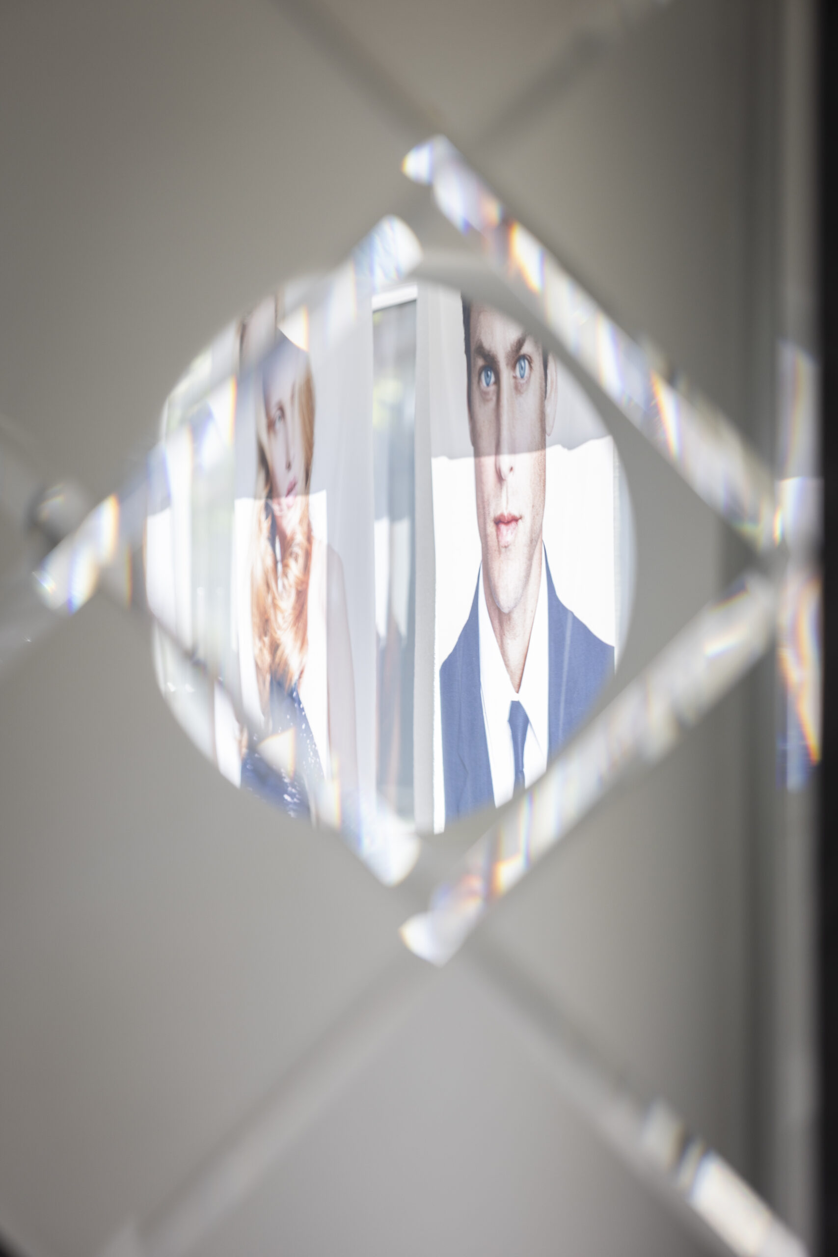 www.mb-photodesign.comLt. §13 UhRg muß bei Veröffentlichung der Urheber wie folgt genannt werden: Foto: Melanie Bauer Photodesign Haar Atelier Katrin Henke Hofheim Spiegelung