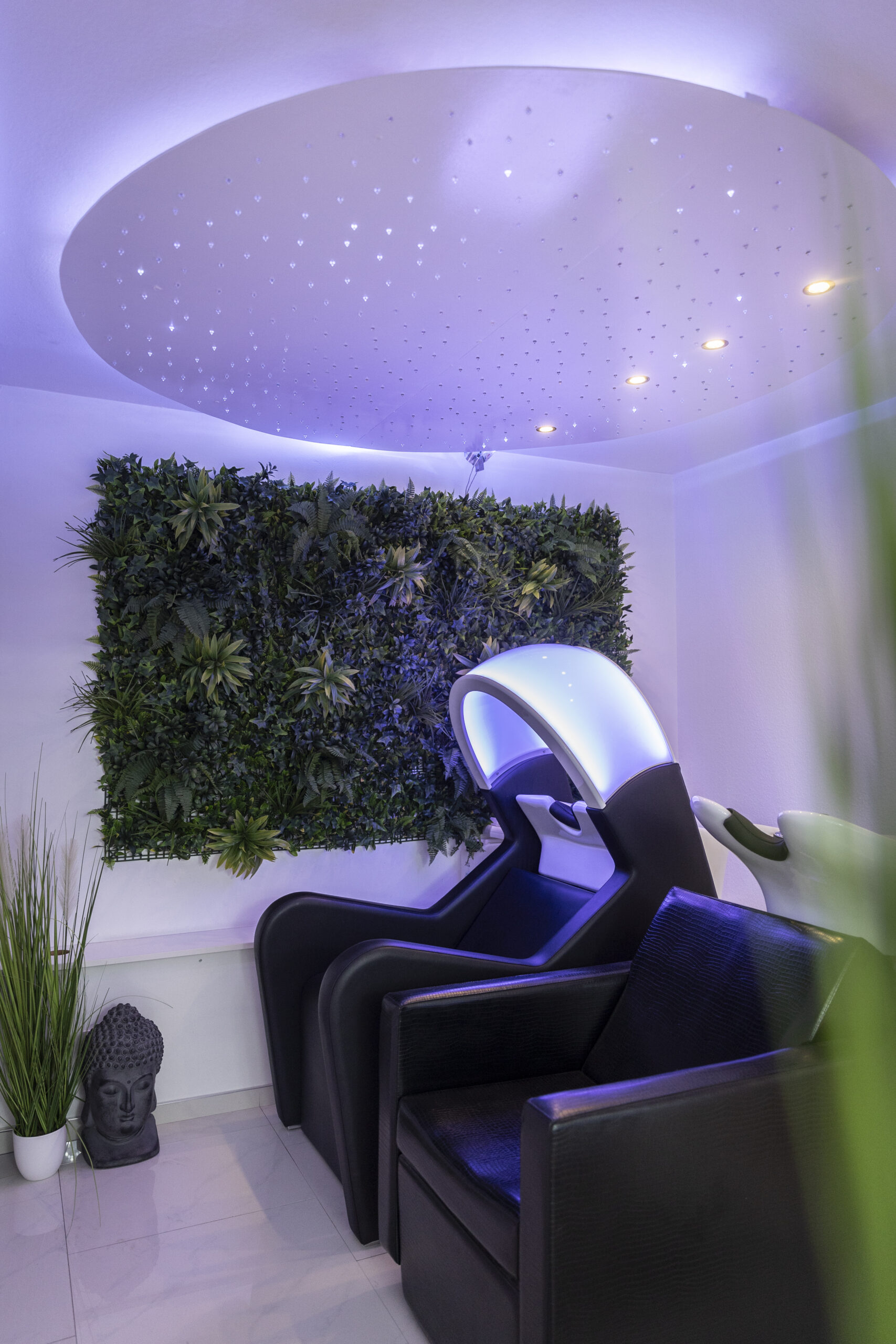 www.mb-photodesign.comLt. §13 UhRg muß bei Veröffentlichung der Urheber wie folgt genannt werden: Foto: Melanie Bauer Photodesign Haar Atelier Katrin Henke Hofheim Massagestuhl Haarewaschen Sternenhimmel