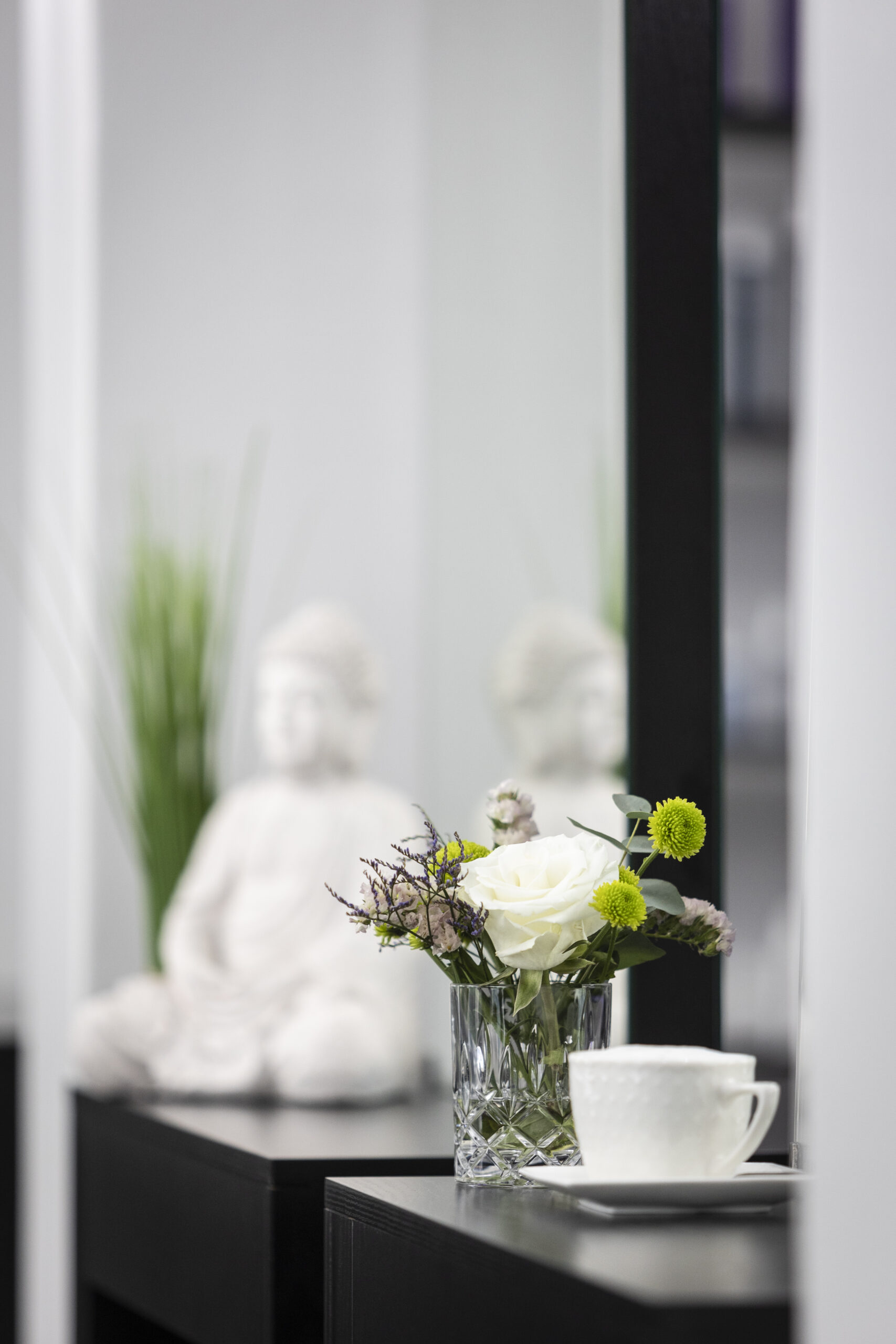 www.mb-photodesign.comLt. §13 UhRg muß bei Veröffentlichung der Urheber wie folgt genannt werden: Foto: Melanie Bauer Photodesign Haar Atelier Katrin Henke Hofheim Deko Spiegel Blumen Kaffee